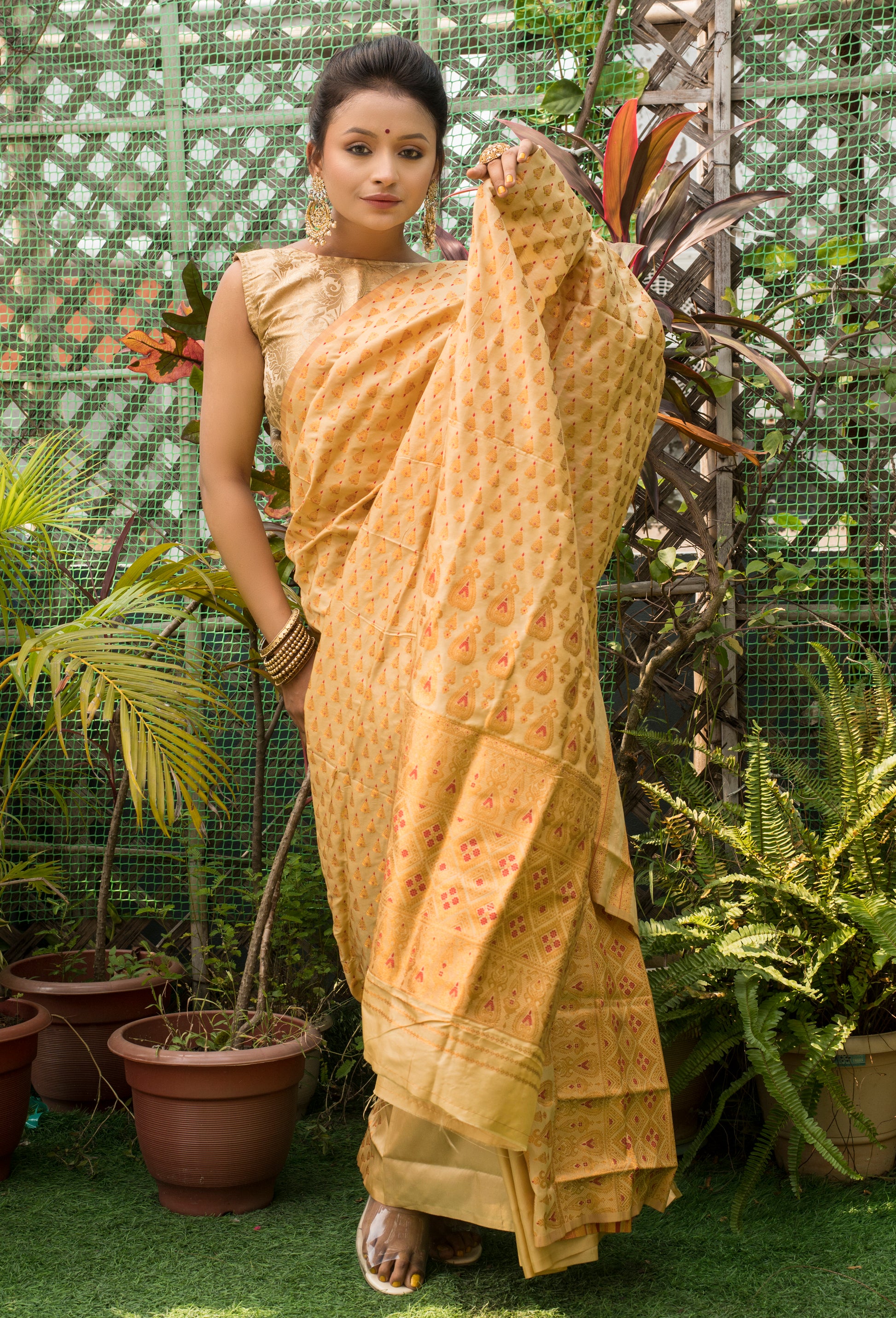 Sona Bou Semi Silk Mekhela