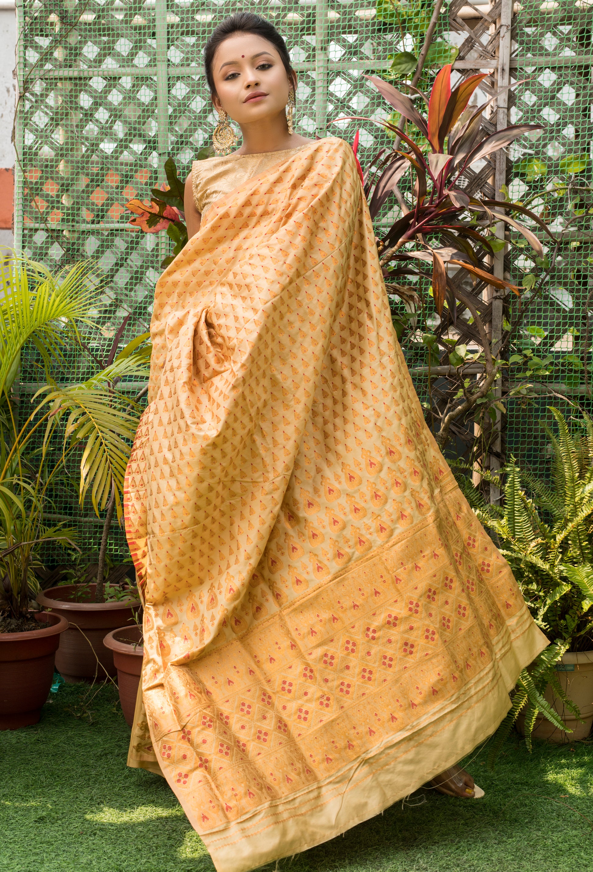 Sona Bou Semi Silk Mekhela