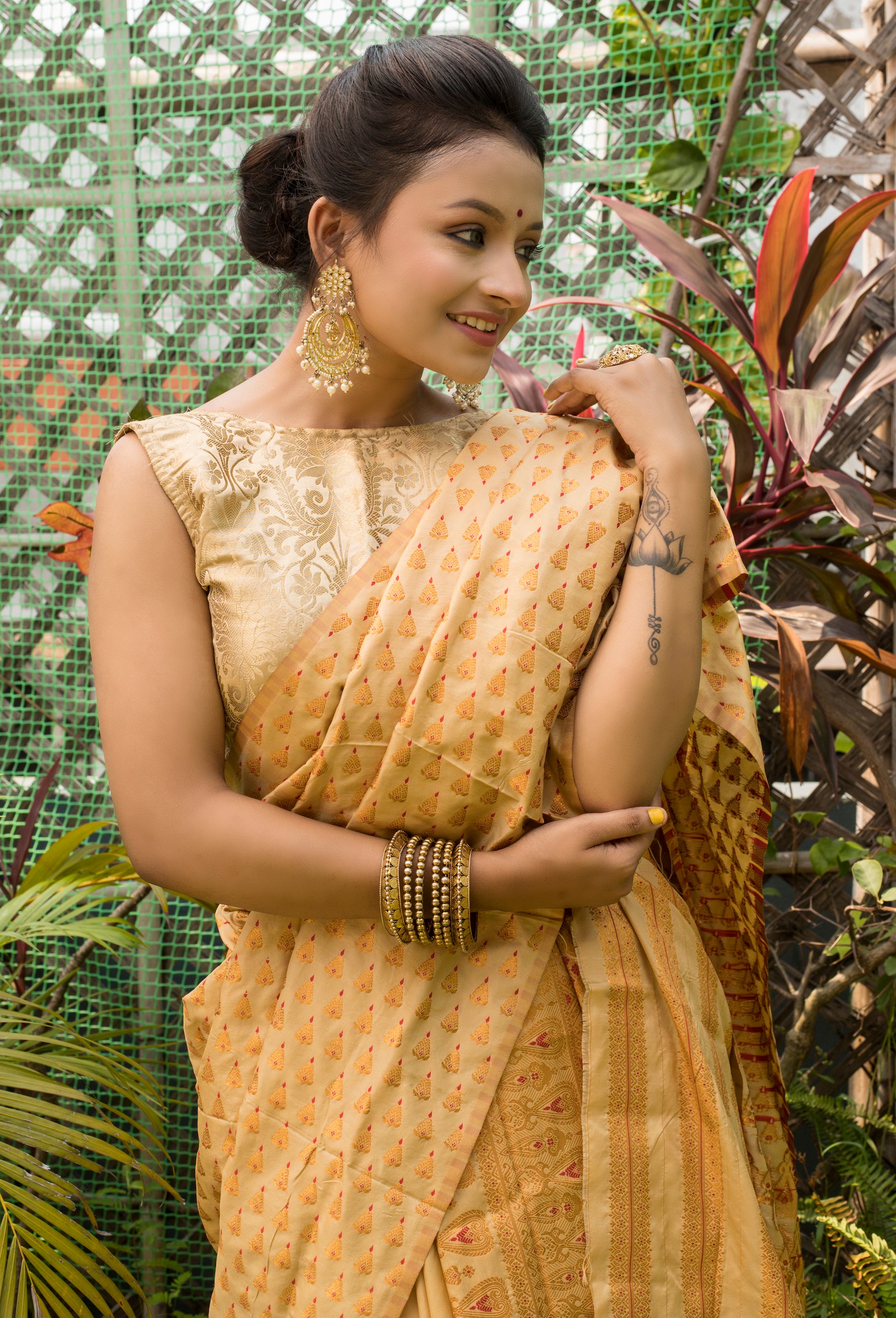 Sona Bou Semi Silk Mekhela