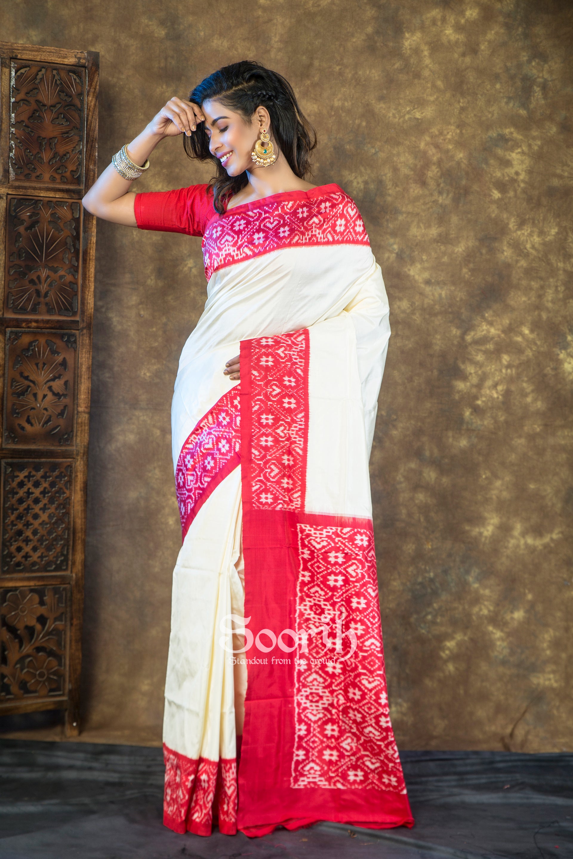 Offwhite Red Plain Body Pochampally Double Warp Ikkat Silk Saree