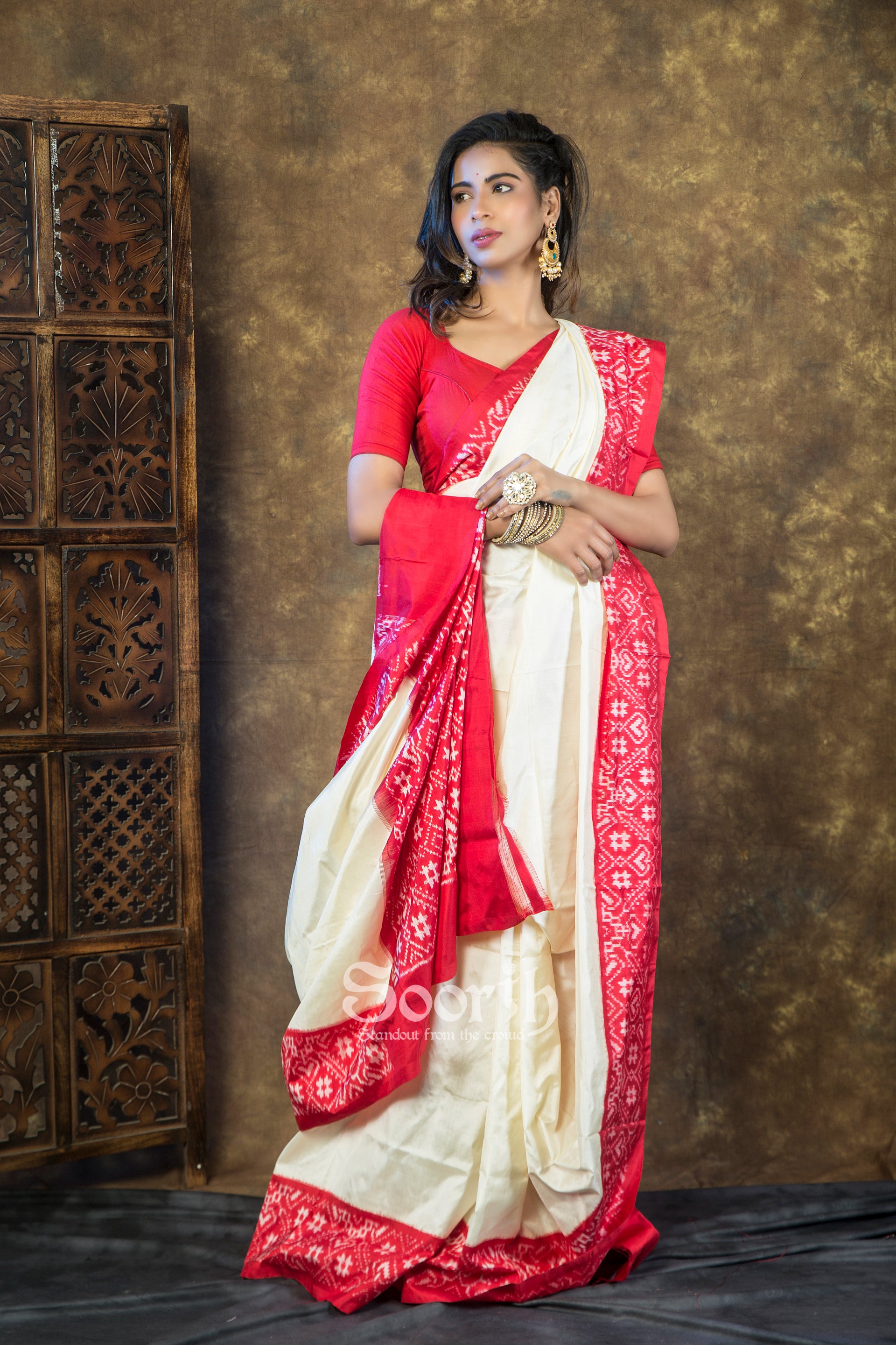 Offwhite Red Plain Body Pochampally Double Warp Ikkat Silk Saree